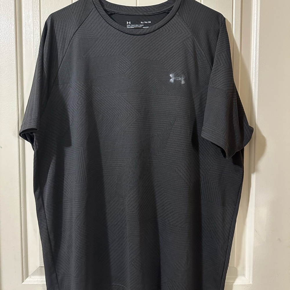 Under Armour HeatGear XL Loose Dark Gray Shirt
